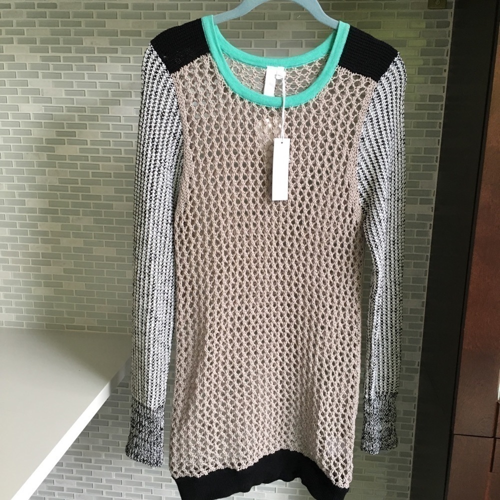 NWT SI-IAE cable knit sweater Size M